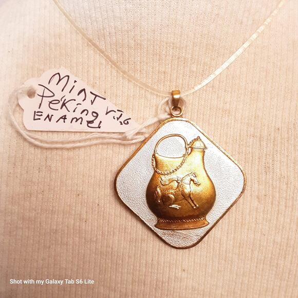 Vintage 1970 Peking China Enamel Pendant Tang Dynasty Pitcher - Picture 2 of 5